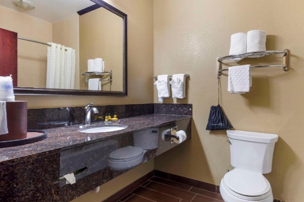 Best Western Plus Classic Inn and Suites image 40
