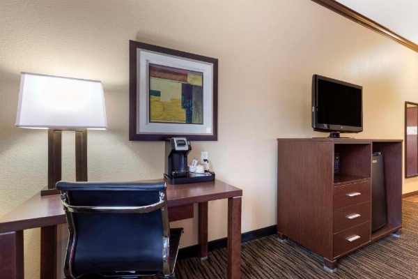 Best Western Plus Classic Inn and Suites image 7